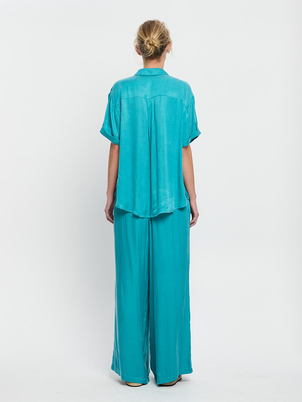 Bianca Pant Teal KIVARI | Model wears teal pant back shot