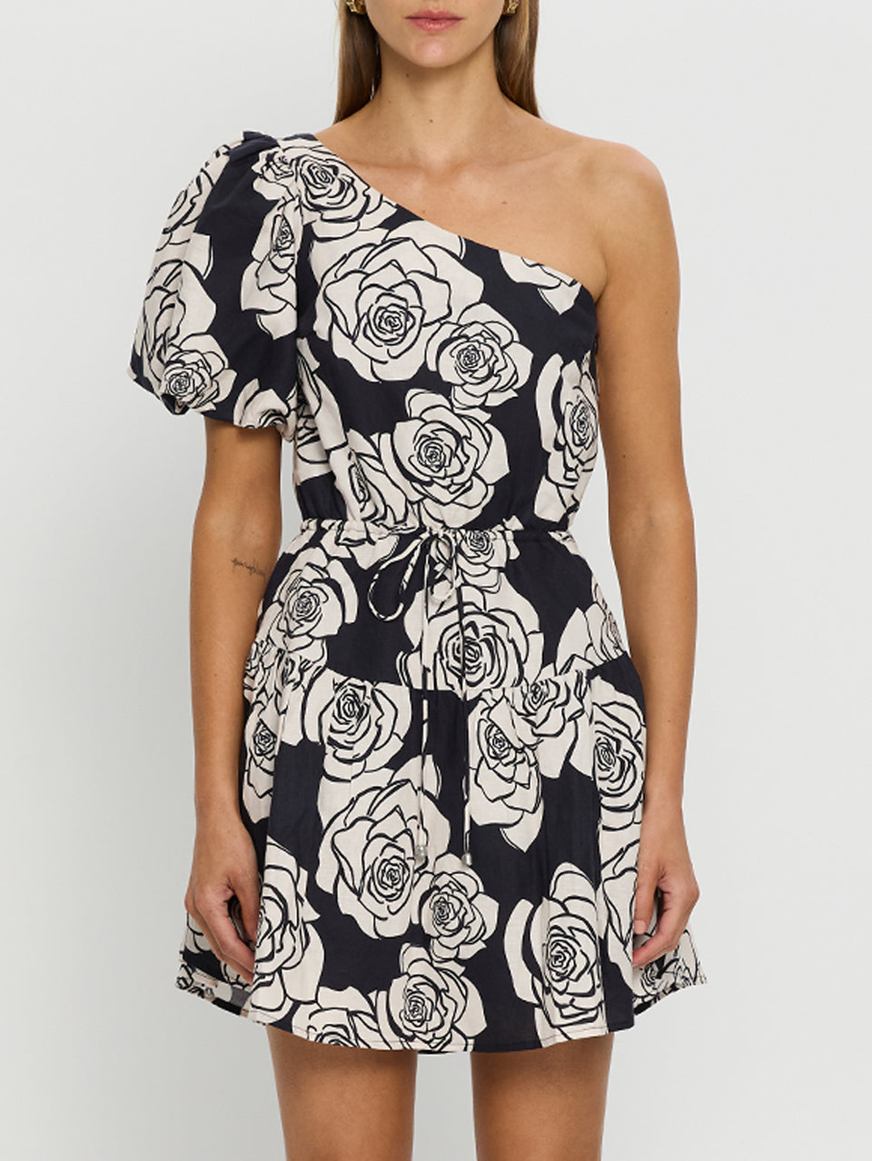 Carmen One Shoulder Mini Dress KIVARI | Model wears navy and white floral mini dress