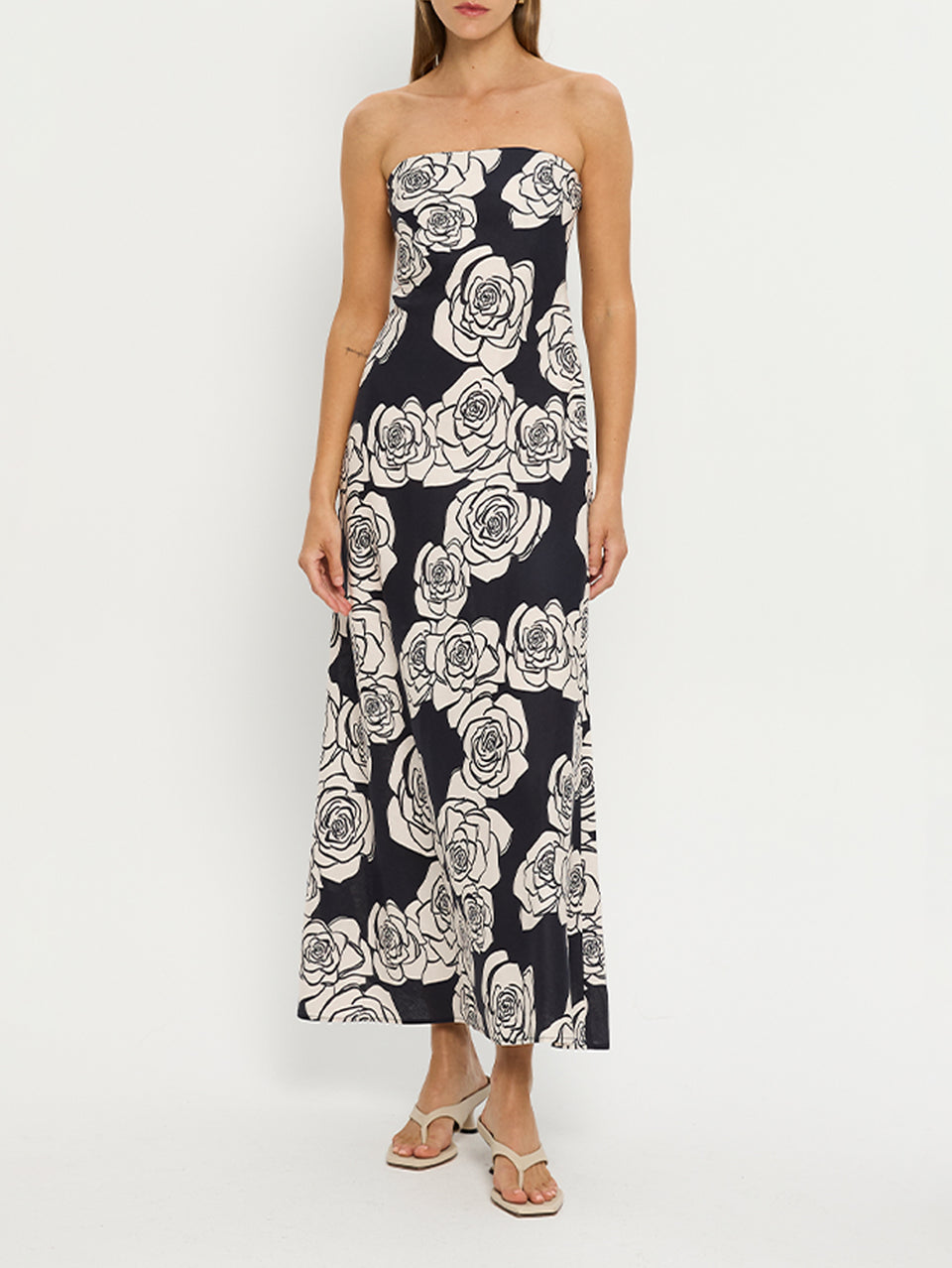 Carmen Strapless Maxi Dress KIVARI | Model wears navy and white floral strapless maxi dress