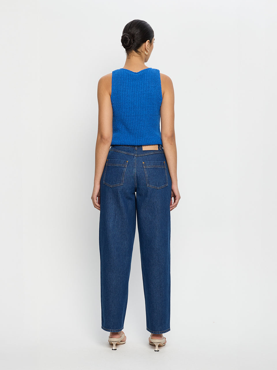 Evita-Denim-Barrel-Jean-03