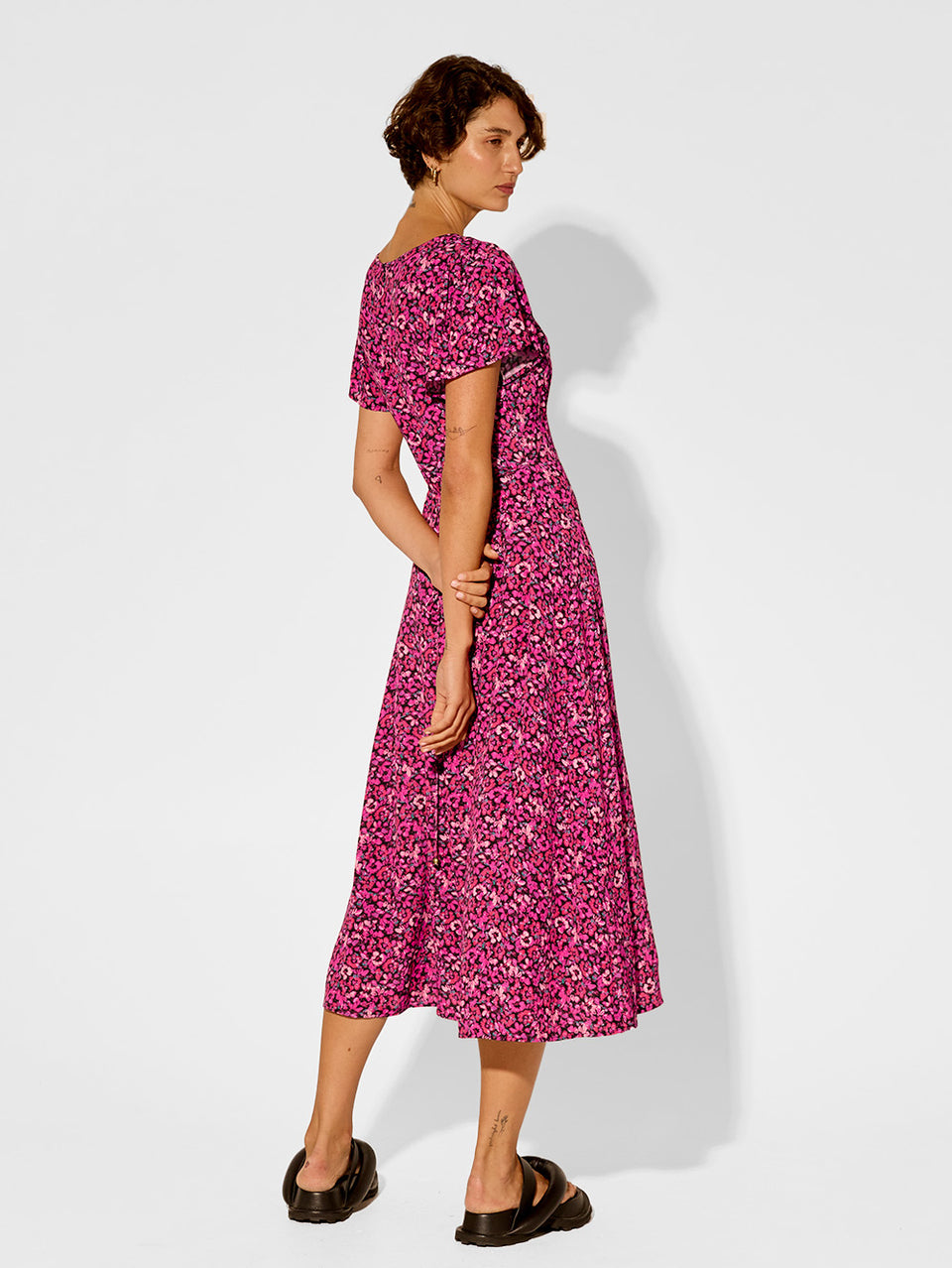 Imogen Midi Dress KIVARI | Model wears pink floral midi dress back view