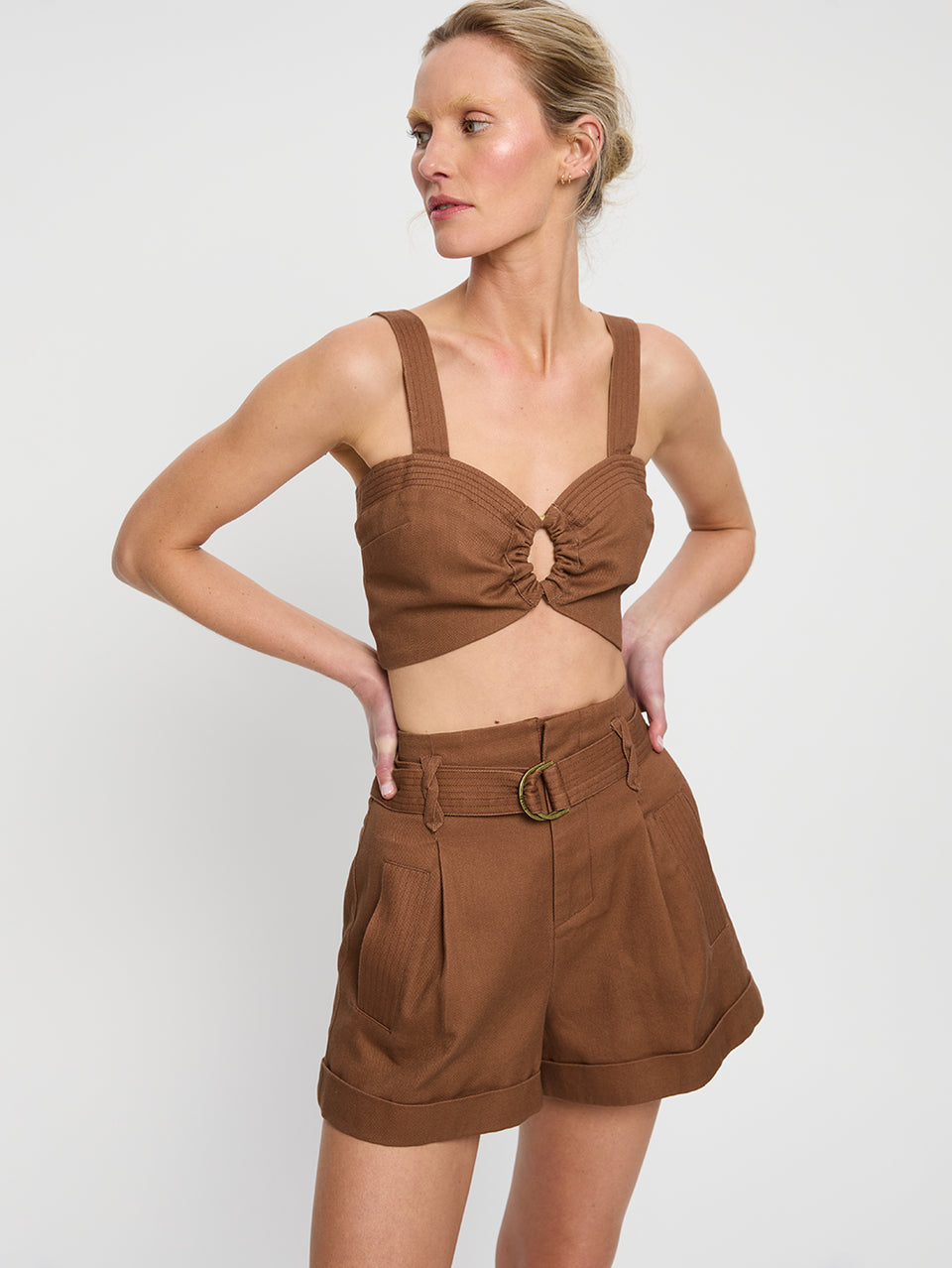 Pearla Top KIVARI | Model wears brown crop top