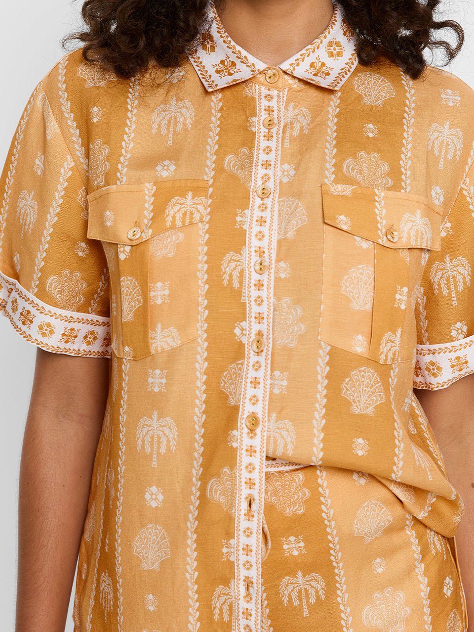 Sienna Shirt KIVARI | Model wears orange print shirt close up
