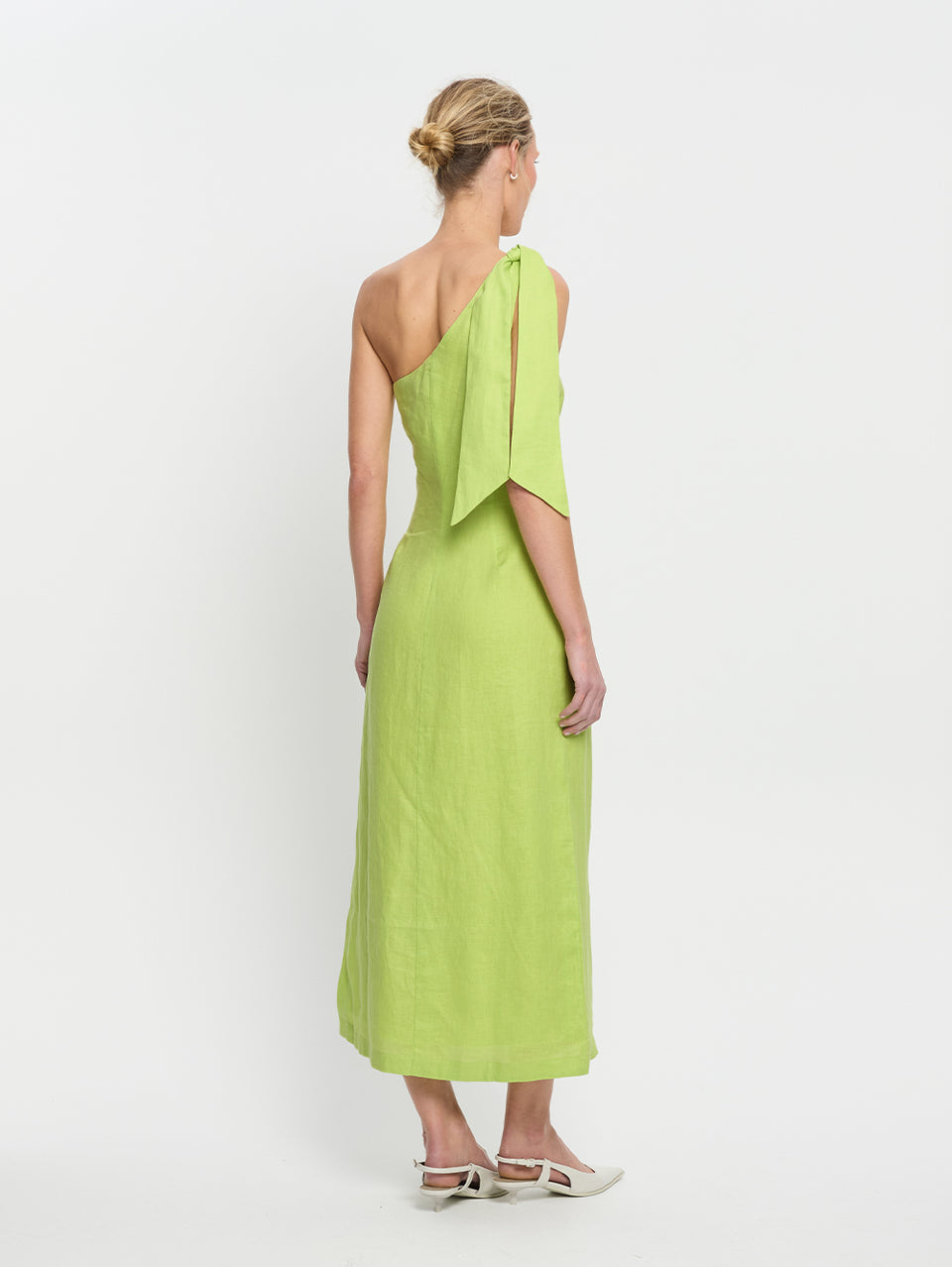 Addison Midi Dress KIVARI | Model wears green one shoulder linen midi dress back view