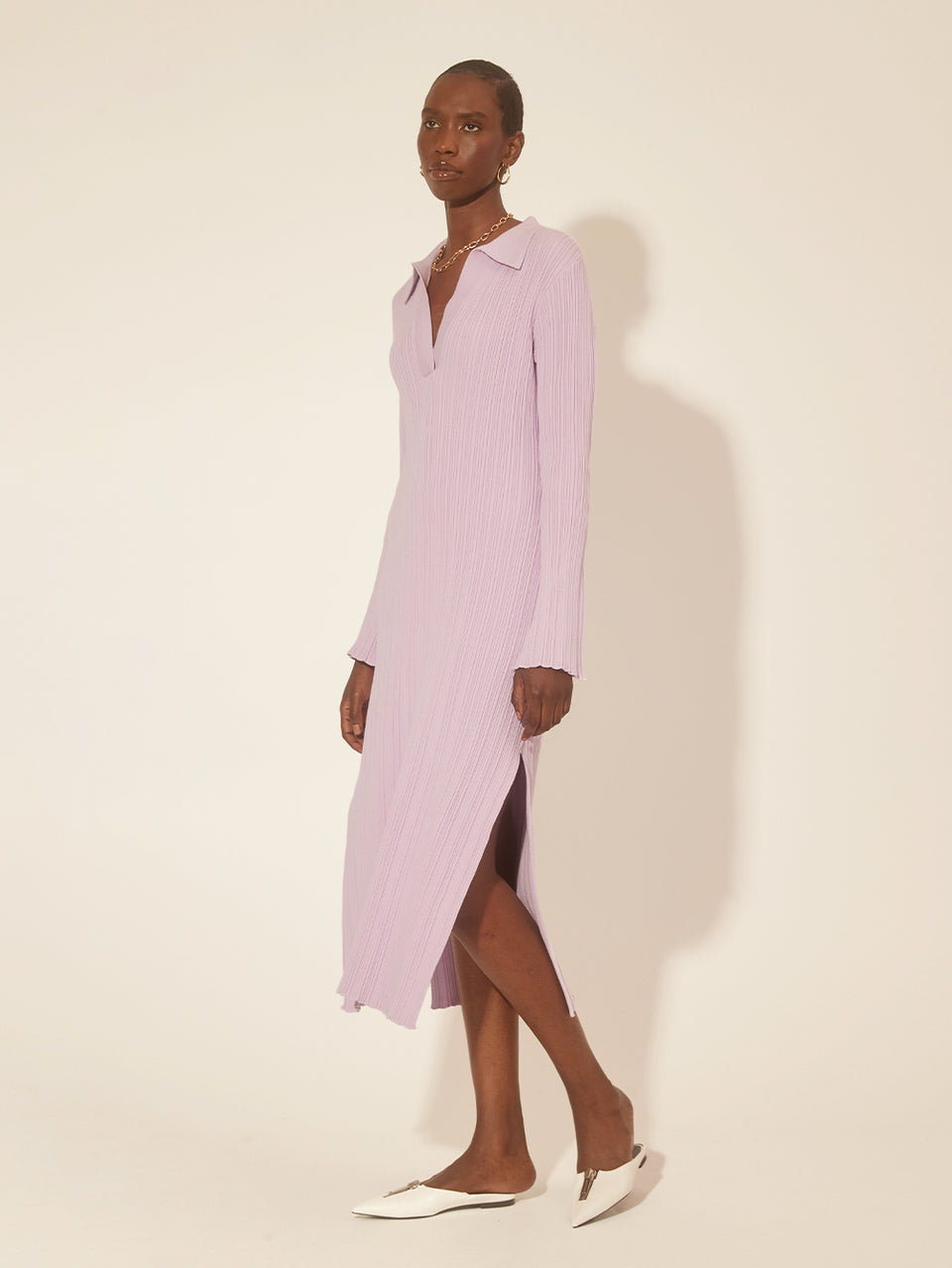 Alana Knit Dress Lilac KIVARI | Model wears a lilac knit midi dress