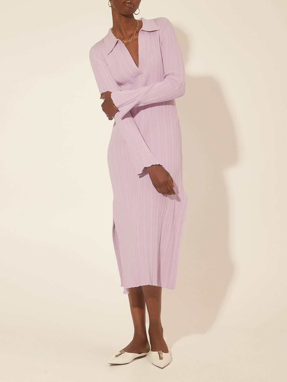 Alana Knit Dress Lilac KIVARI | Model wears a lilac knit midi dress