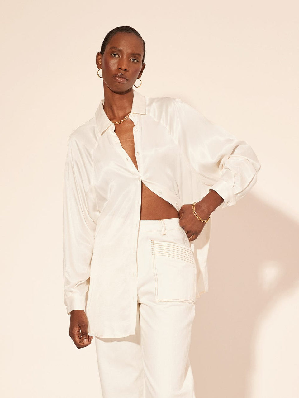 Emma Shirt White KIVARI | Model wears white cupro shirt
