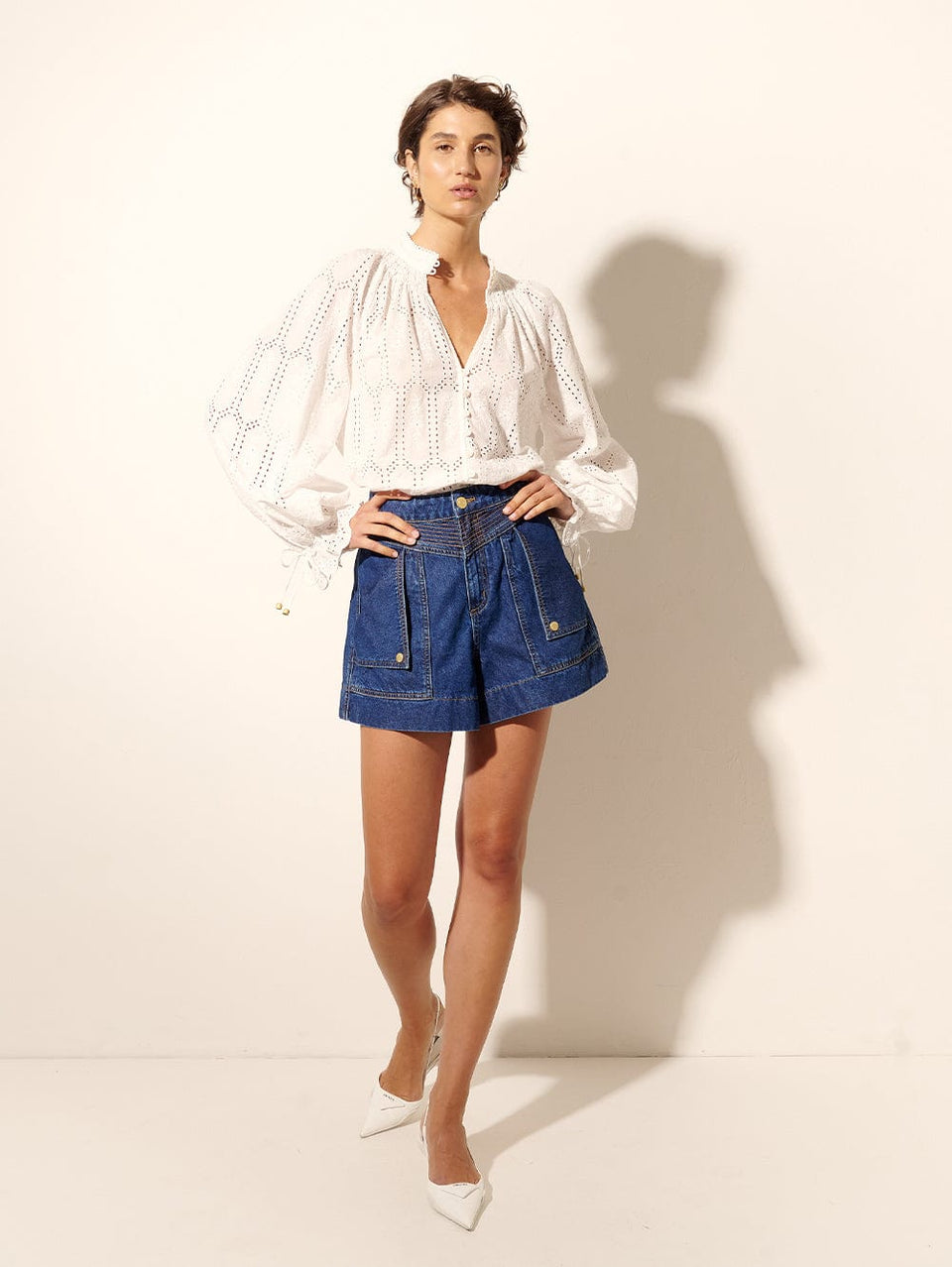 Haven Blouse KIVARI | Model wears white blouse