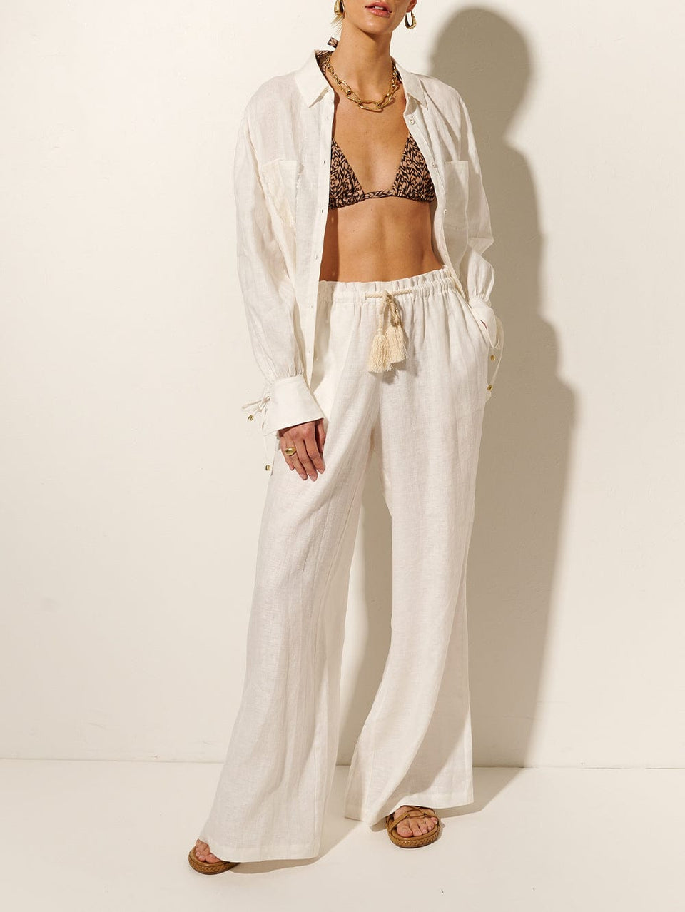 Jacana Pant KIVARI | Model wears ivory linen pant