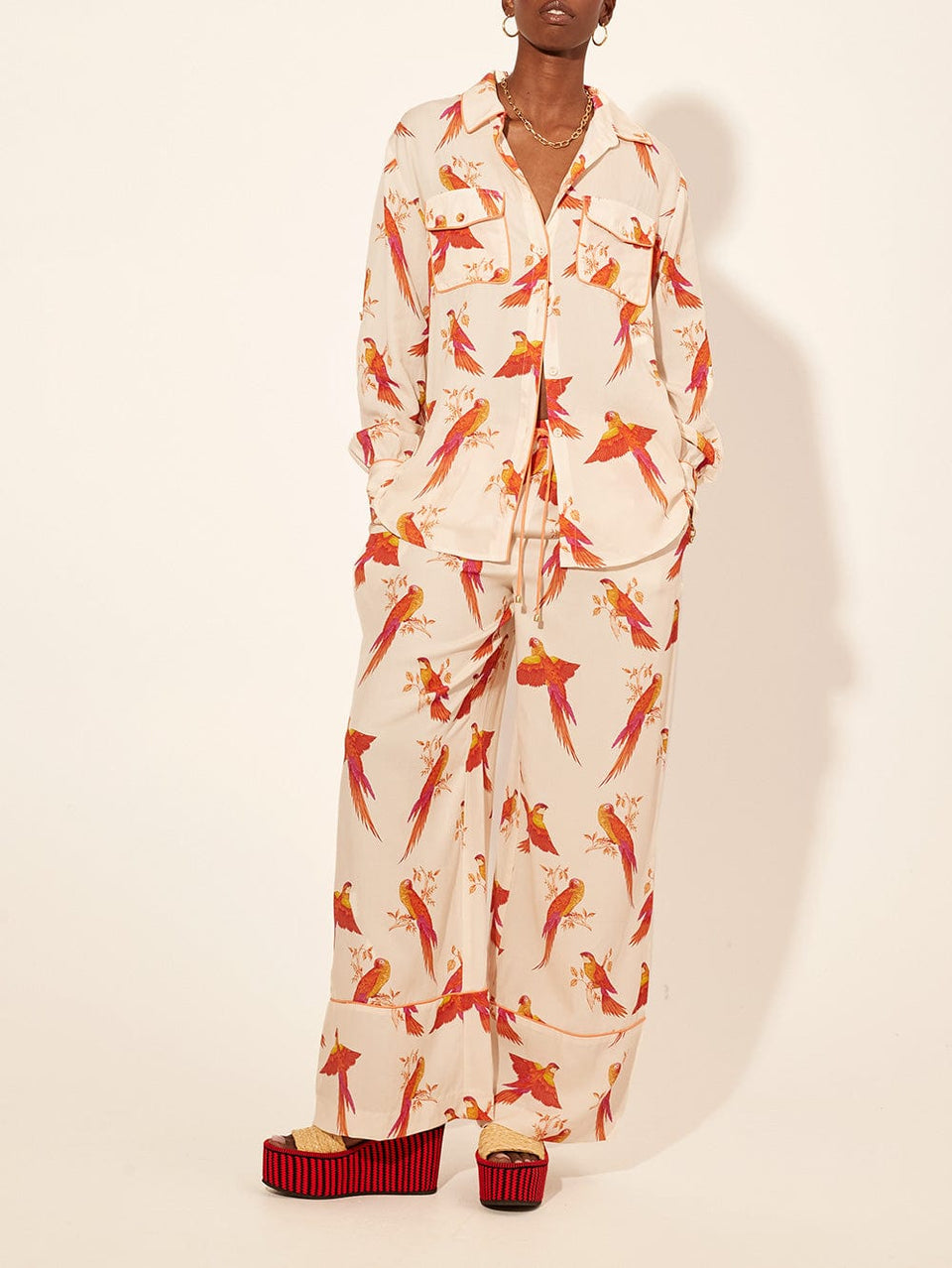 Kaylee Shirt KIVARI | Model wears pink and orange bird printed shirt