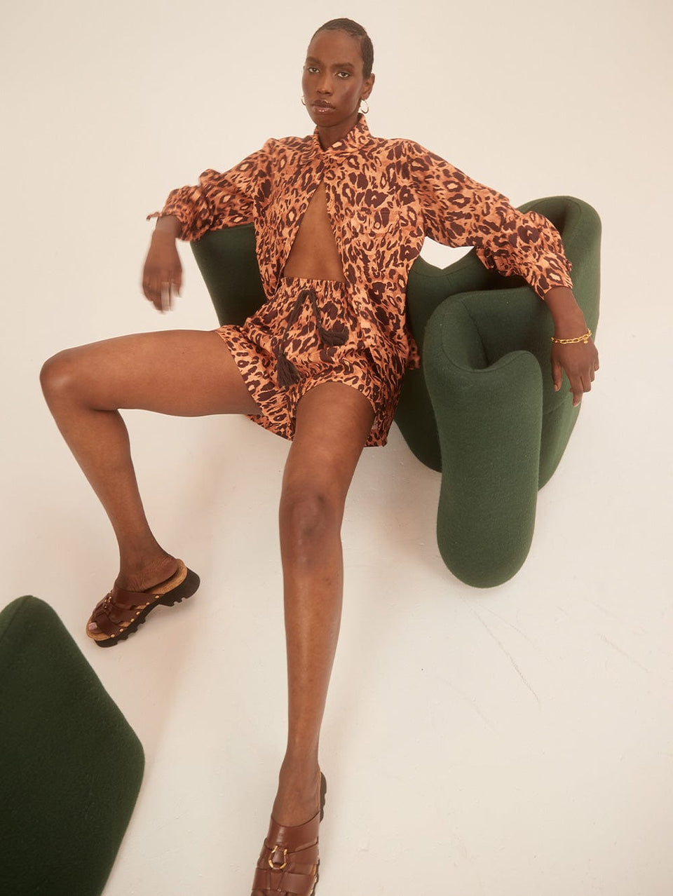 Madison Short KIVARI | Model wears orange and brown leopard short campaign