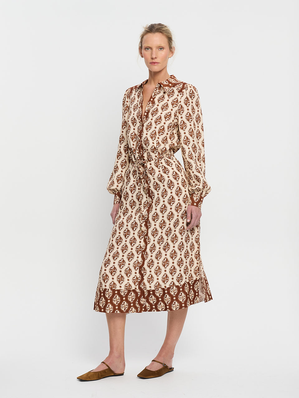 Melody Midi Dress KIVARI | Model wears brown and cream print midi dress side view