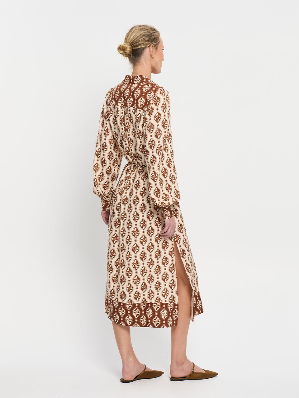 Melody Midi Dress KIVARI | Model wears brown and cream print midi dress back view