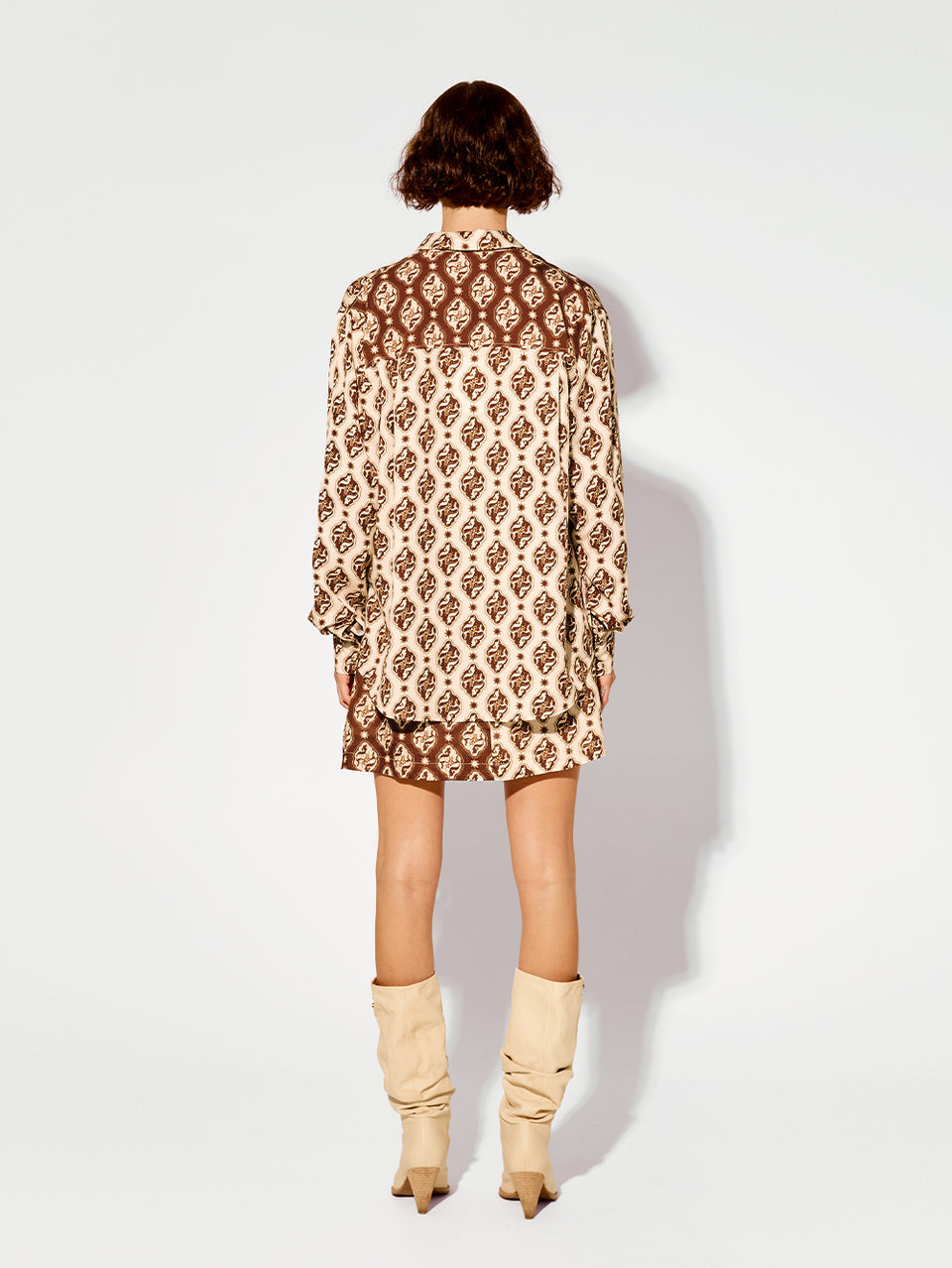 Melody Shirt KIVARI | Model wears brown and cream print shirt back view