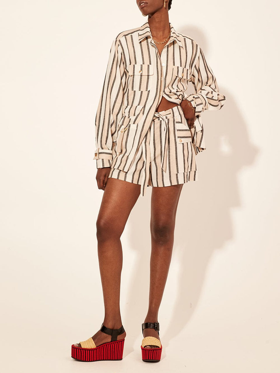 Oaklee Short KIVARI | Model wears stripe short