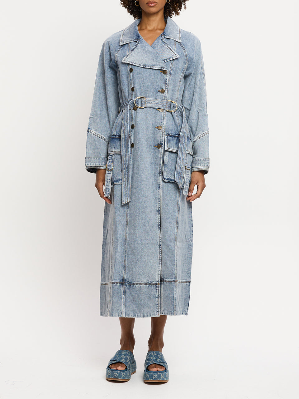 Olivia Denim Trench Coat KIVARI | Model wears light blue wash denim trench coat