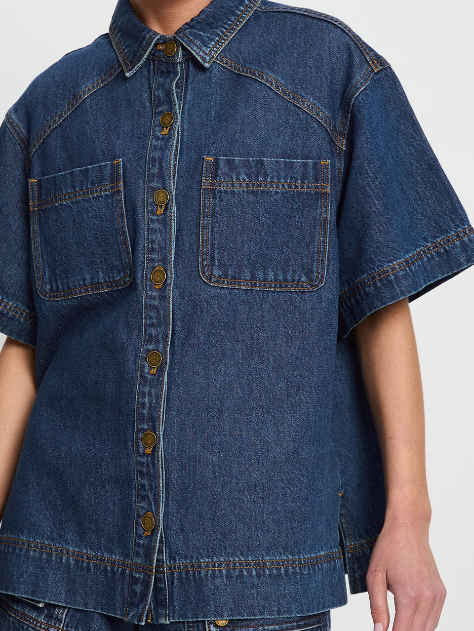 Paloma Shirt Indigo KIVARI | Model wears indigo denim shirt close up