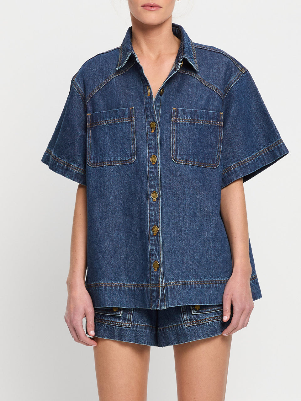 Paloma Shirt Indigo KIVARI | Model wears indigo denim shirt