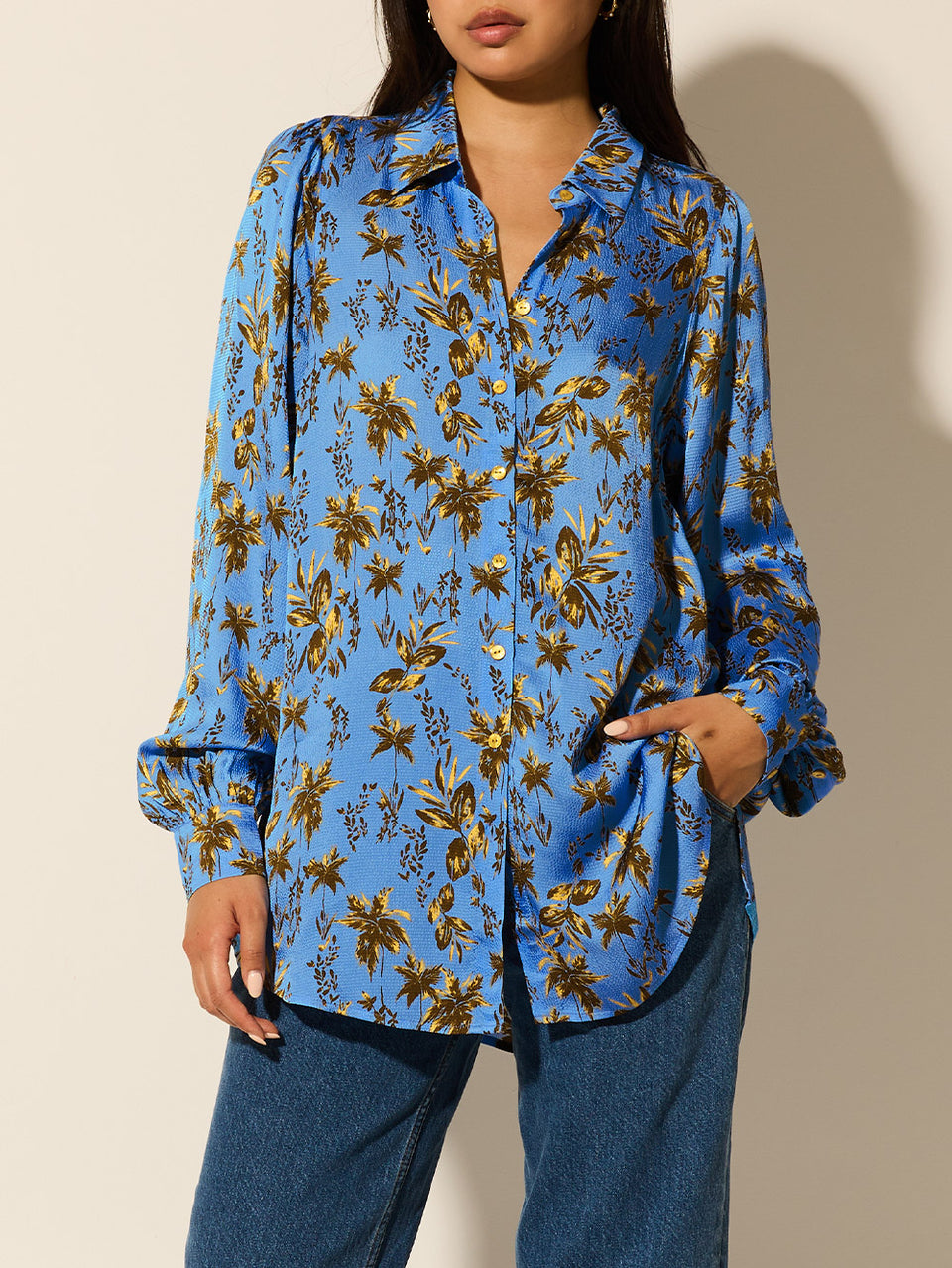Paola Shirt KIVARI | Model wears blue shirt close up