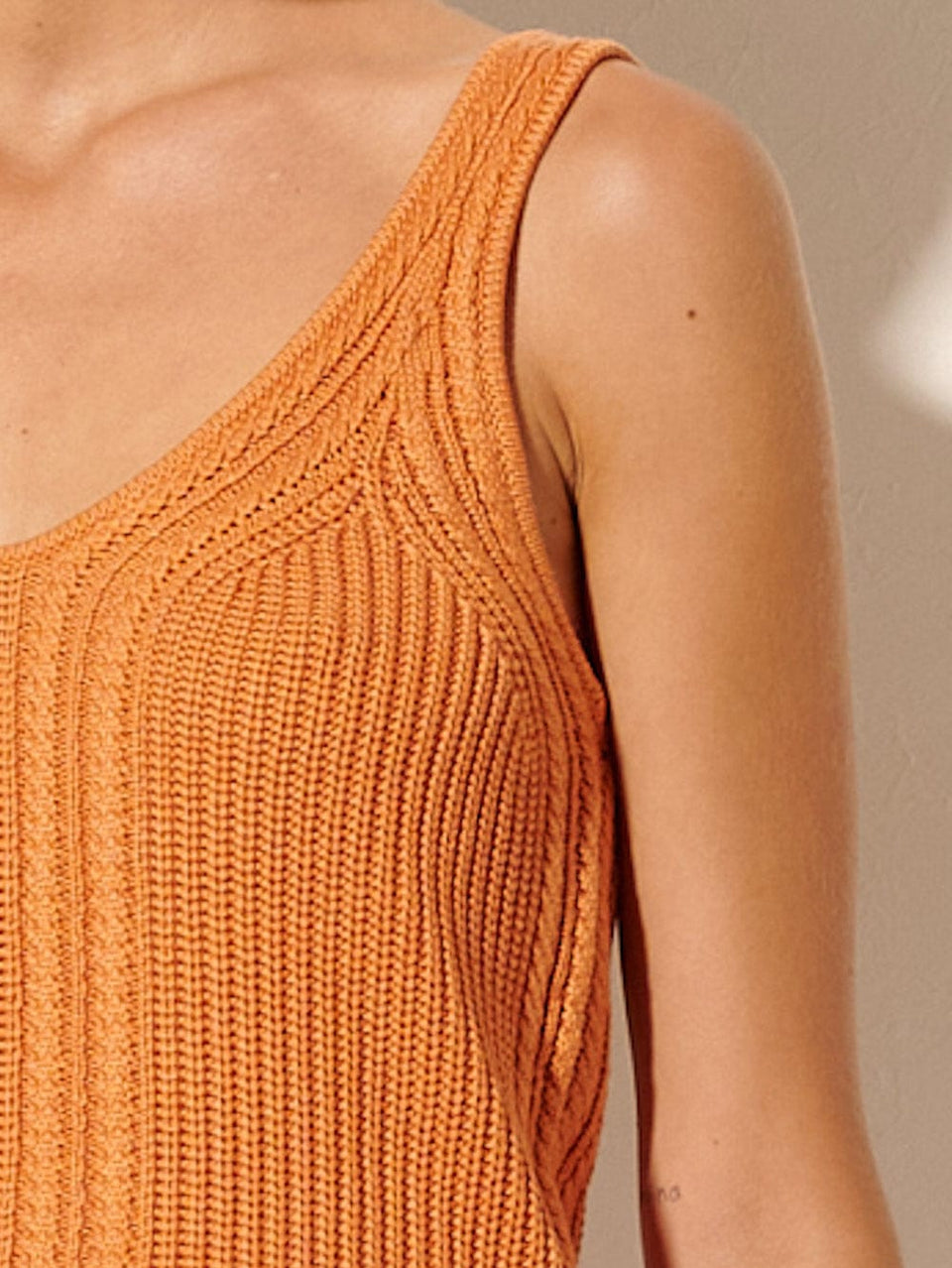 Raven Cami Ginger KIVARI | Model wears orange knit top detail