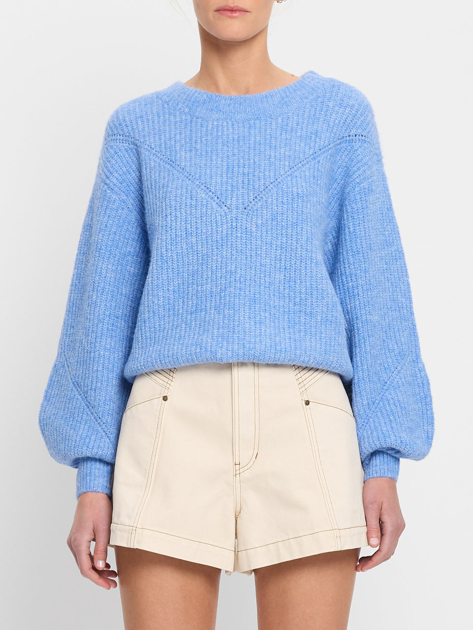 Reine Knit KIVARI | Model wears blue knit jumper 