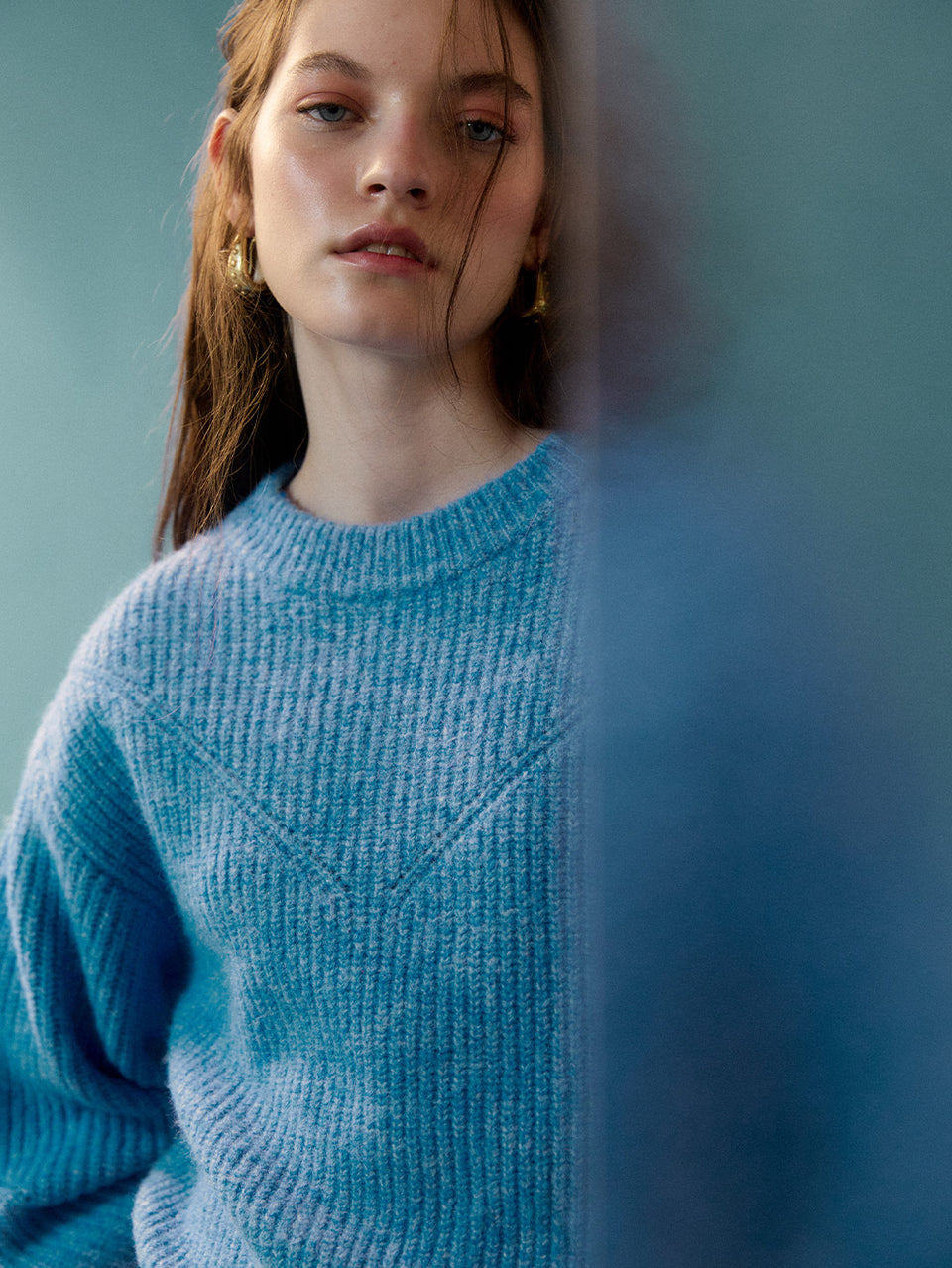 Reine Knit KIVARI | Model wears blue knit jumper campaign