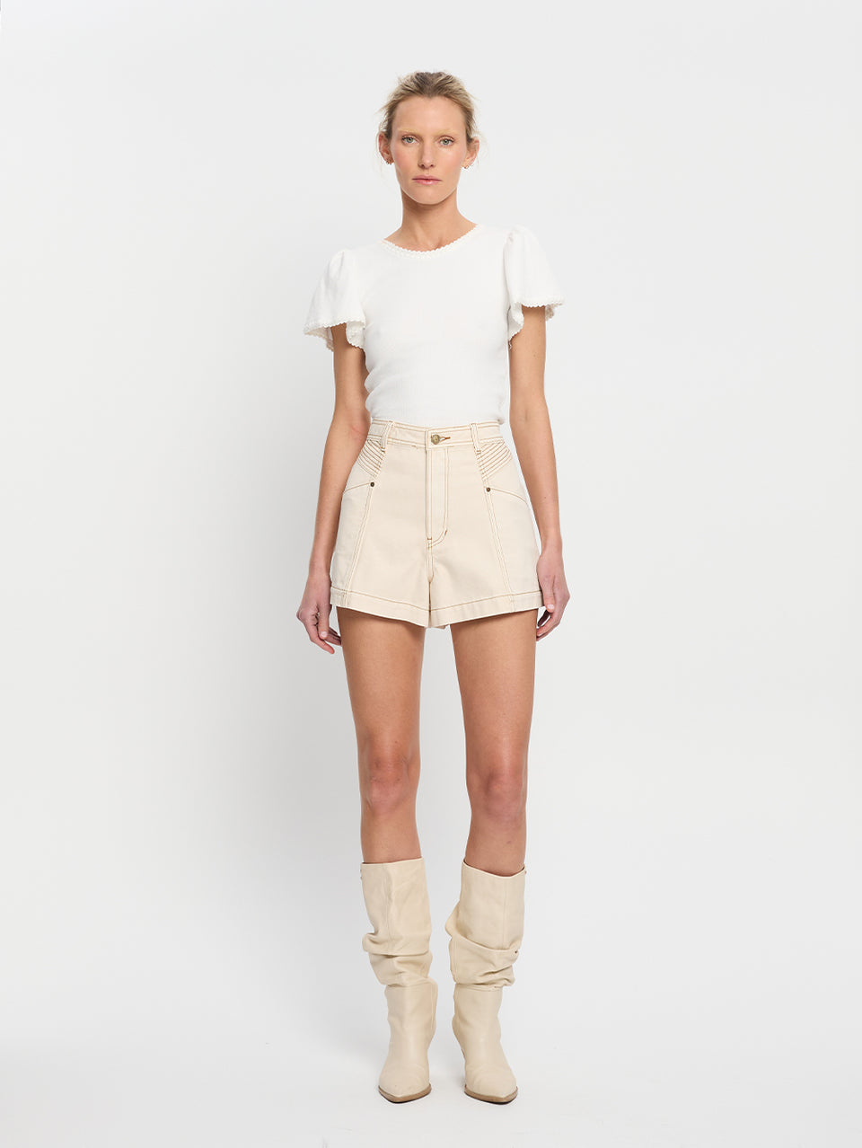 Rowyn Short Cream KIVARI | Model wears cream denim shorts