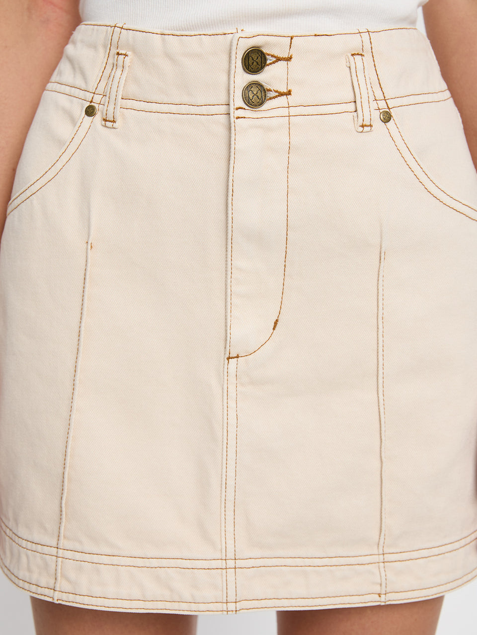 Rowyn Skirt Cream KIVARI | Model wears cream denim skirt close up