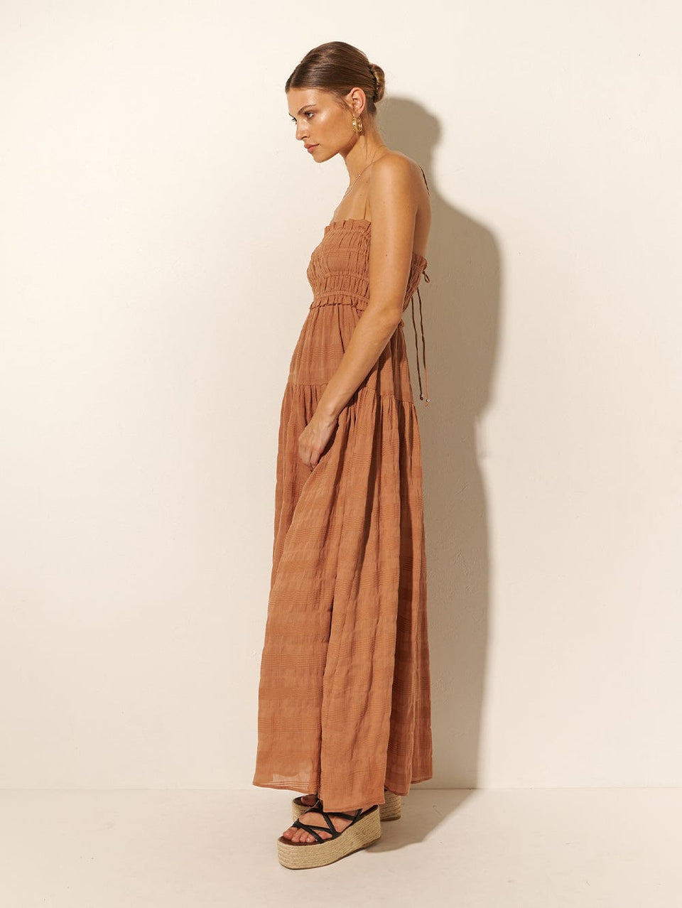 KIVARI Rylan Maxi Dress | Model wears Brown Maxi Dress Side View