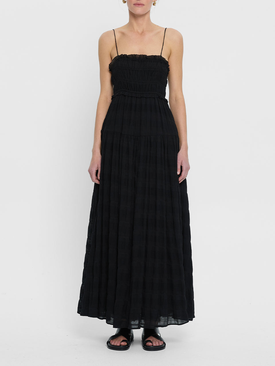 Rylan Maxi Dress KIVARI | Model wears black maxi dress