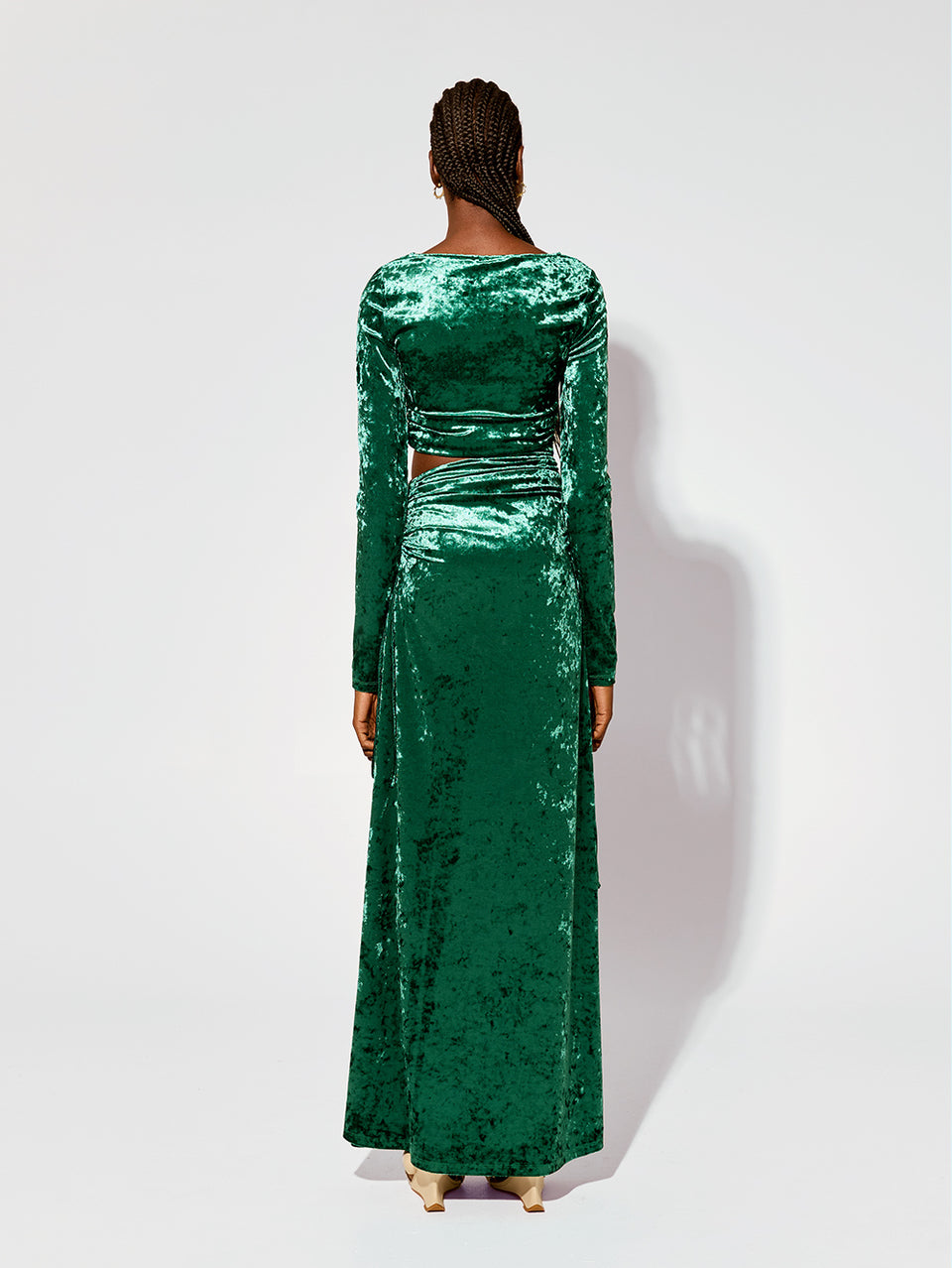 Violetta Maxi Dress KIVARI | Model wears emerald green velvet dress back view