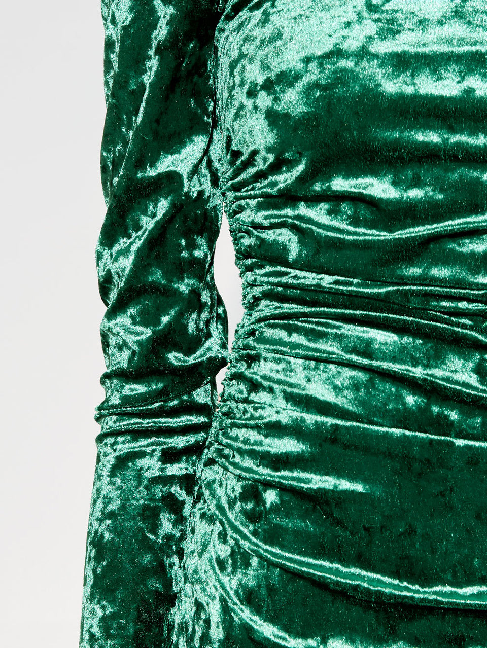 Violetta Maxi Dress KIVARI | Model wears emerald green velvet dress close up