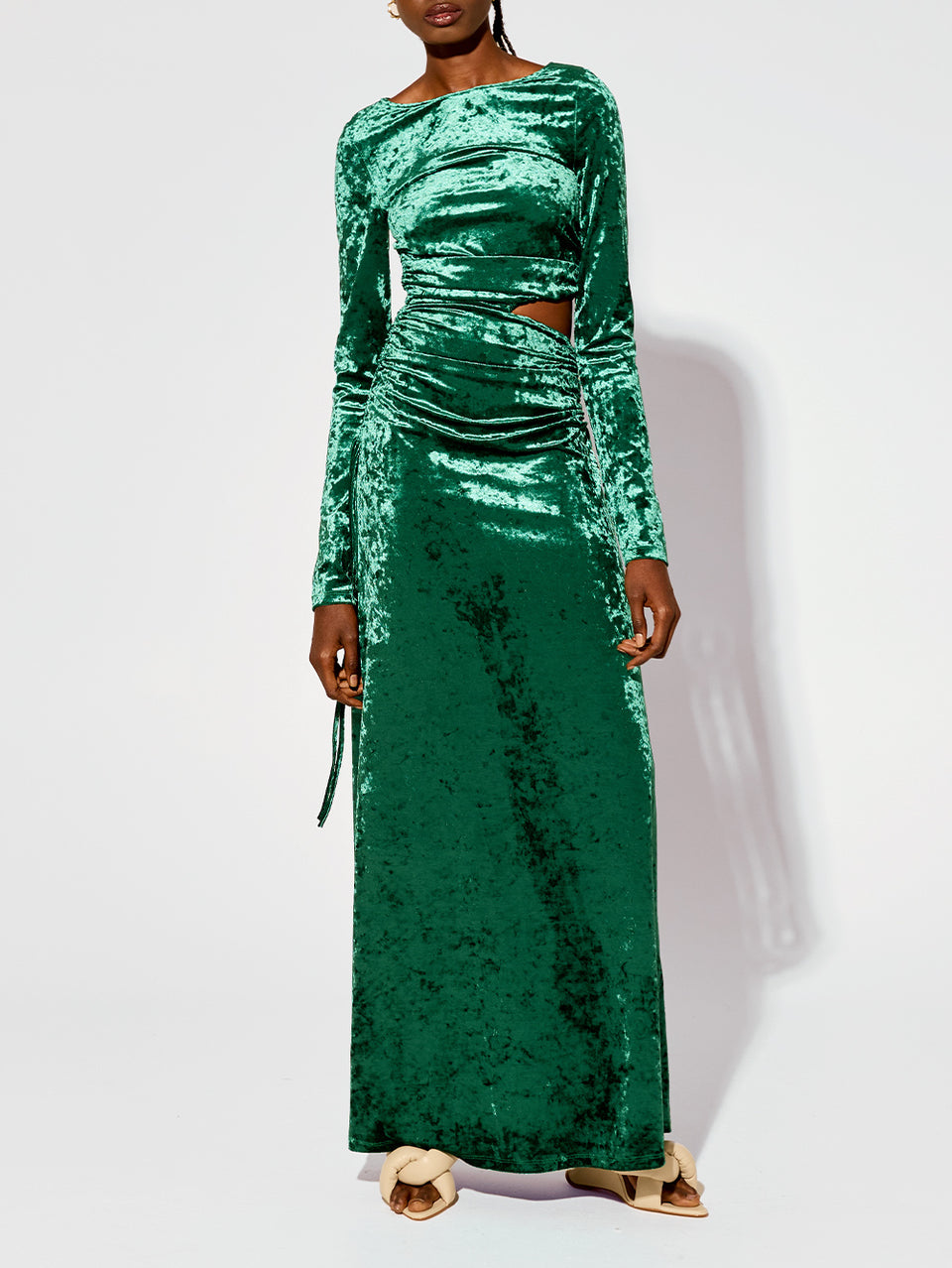 Violetta Maxi Dress KIVARI | Model wears emerald green velvet dress